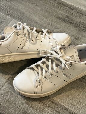 Adidas Stan Smith Peter Pan
Tinker Bell Disney Womens Size 5
Shoes White Leather